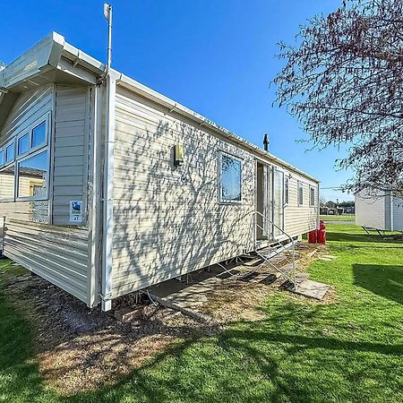 8 Berth Caravan For Hire At St Osyth Beach Ref 28047R クラクトン・オン・シー エクステリア 写真