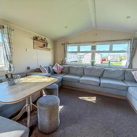 8 Berth Caravan For Hire At St Osyth Beach Ref 28047R クラクトン・オン・シー エクステリア 写真