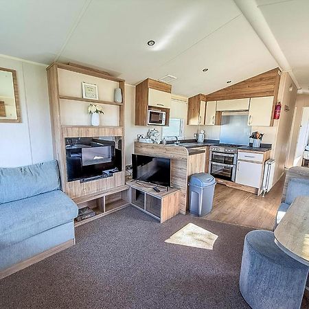 8 Berth Caravan For Hire At St Osyth Beach Ref 28047R クラクトン・オン・シー エクステリア 写真