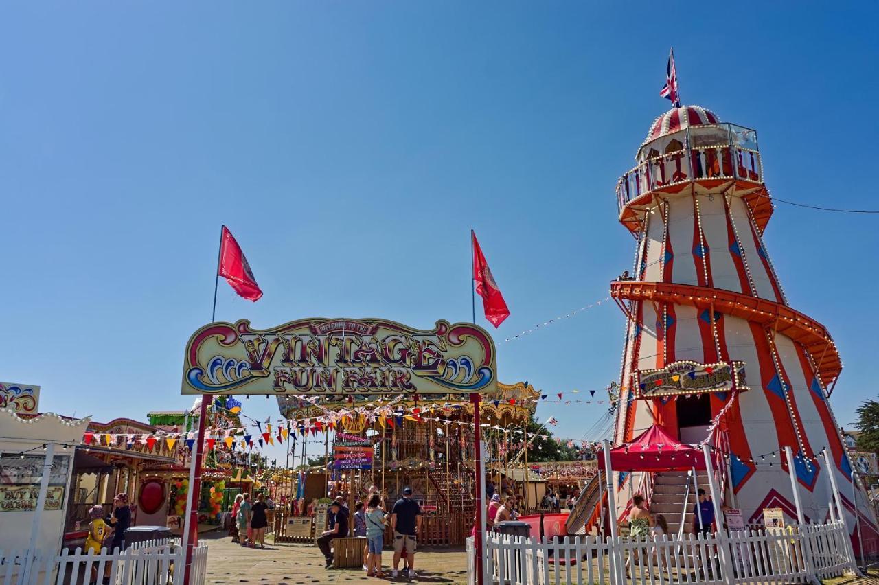 8 Berth Caravan For Hire At St Osyth Beach Ref 28047R クラクトン・オン・シー エクステリア 写真