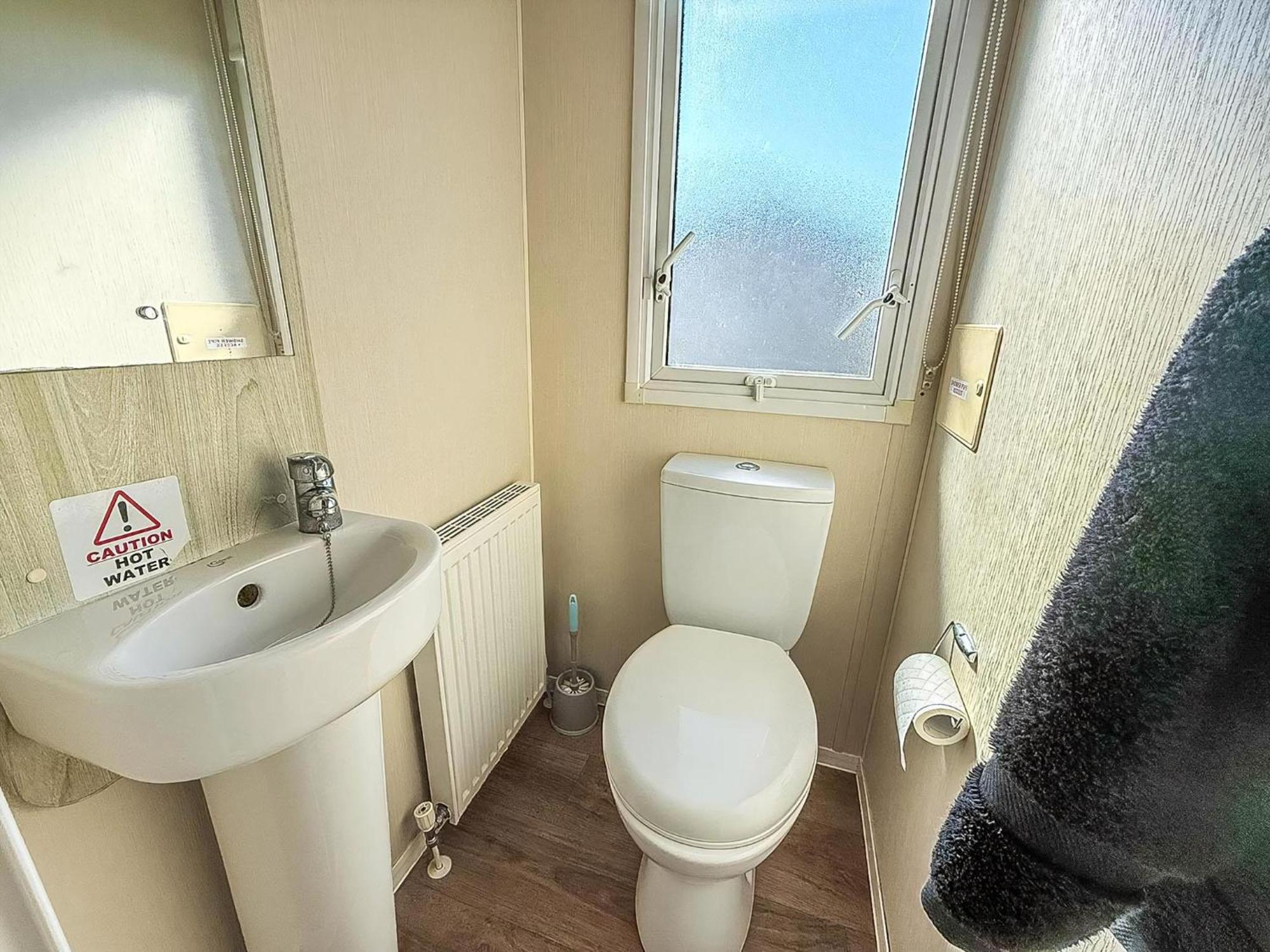8 Berth Caravan For Hire At St Osyth Beach Ref 28047R クラクトン・オン・シー エクステリア 写真