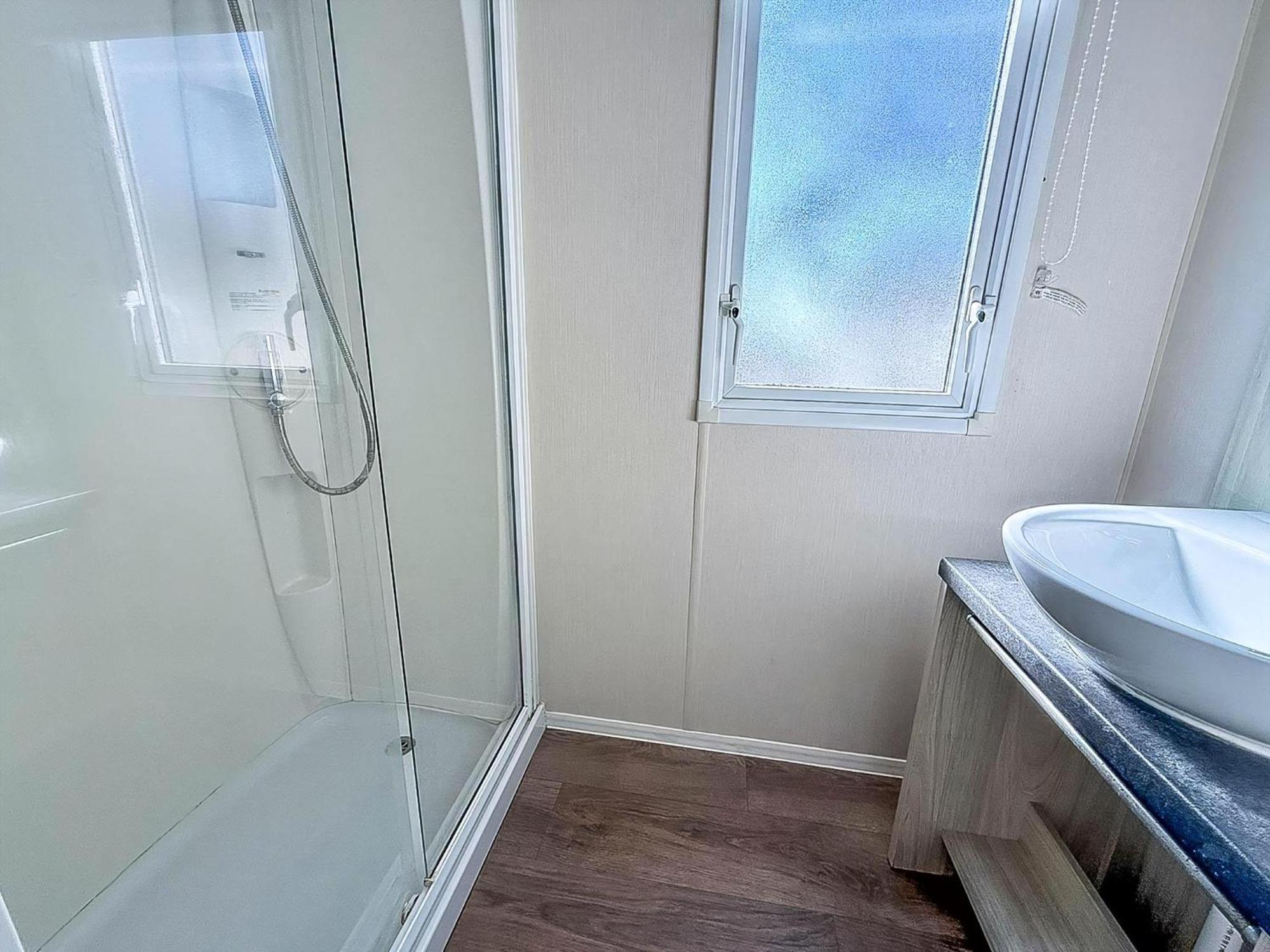 8 Berth Caravan For Hire At St Osyth Beach Ref 28047R クラクトン・オン・シー エクステリア 写真