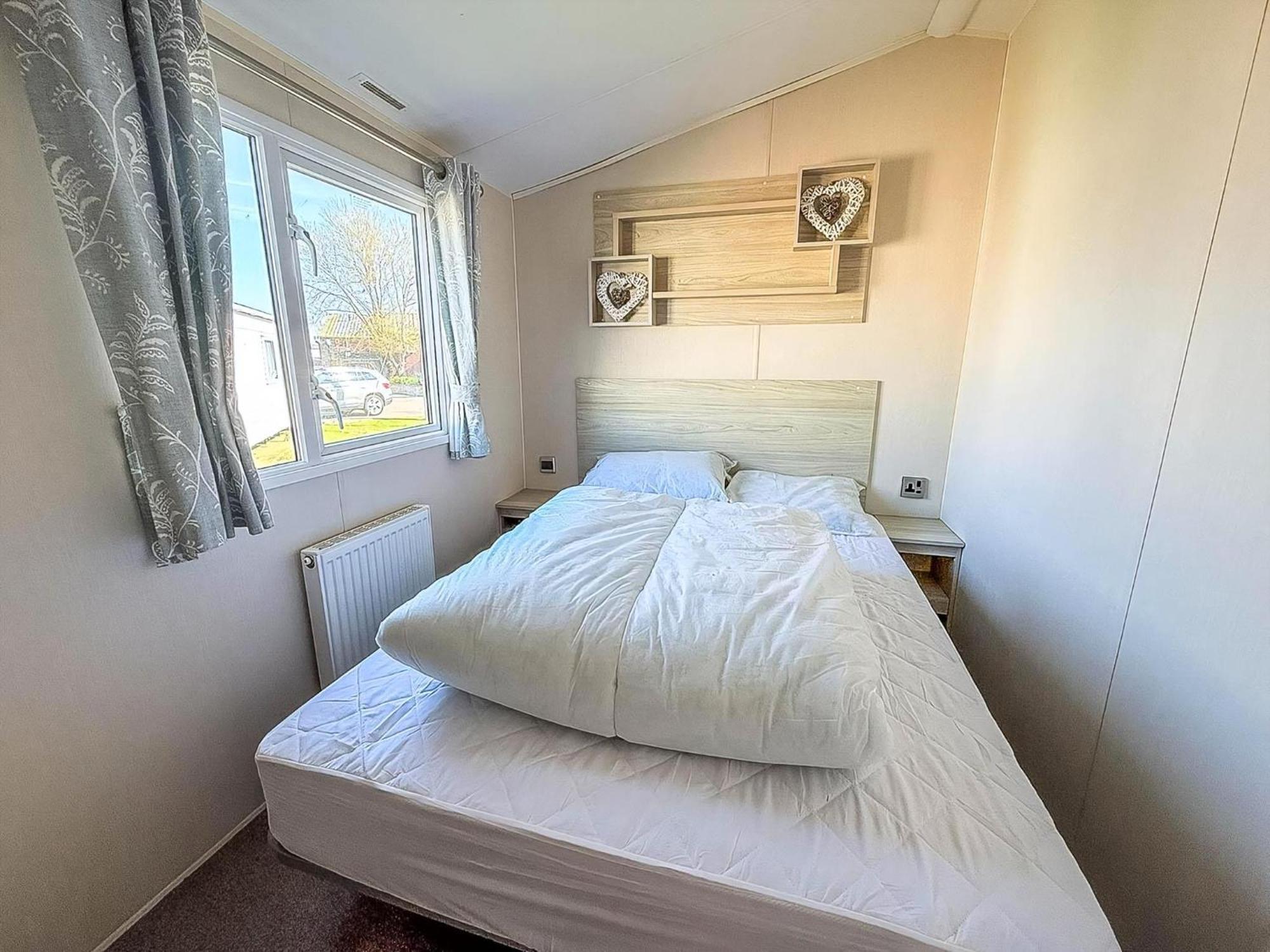8 Berth Caravan For Hire At St Osyth Beach Ref 28047R クラクトン・オン・シー エクステリア 写真