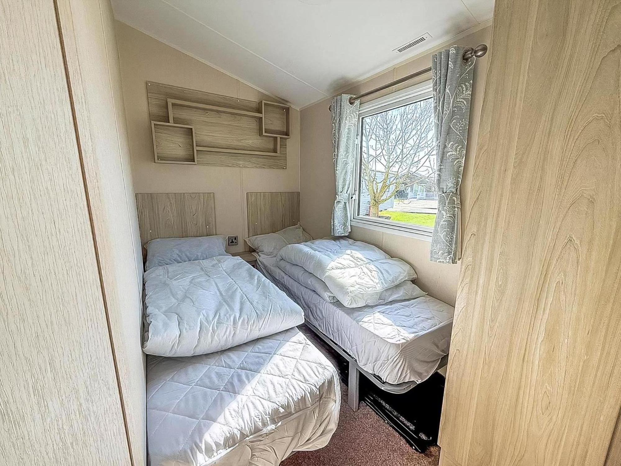 8 Berth Caravan For Hire At St Osyth Beach Ref 28047R クラクトン・オン・シー エクステリア 写真